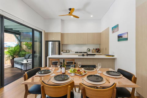 Avenue Escape - Contemporary Living At Corrimal - Darwin Holiday 1