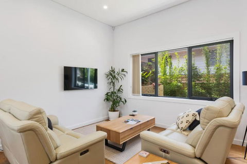 Avenue Escape - Contemporary Living At Corrimal - Darwin Holiday 3