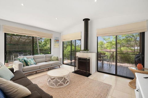 Avoca Beach Living - Darwin Holiday 3