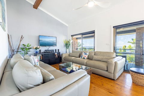 Away Nelson Bay, 29 Wollomi Ave - Spacious Family Home With Water Views, Pet Friendly, Wifi & Aircon - Darwin Holiday 3