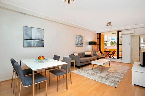 AX301 - Located In The Heart Of North Sydney - Darwin Holiday 0