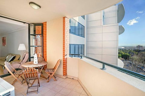 AX301 - Located In The Heart Of North Sydney - Darwin Holiday 1