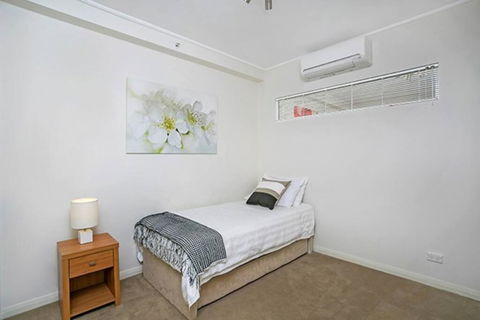 AX301 - Located In The Heart Of North Sydney - Darwin Holiday 2