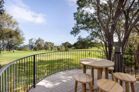 Axbridge - Darwin Holiday 3