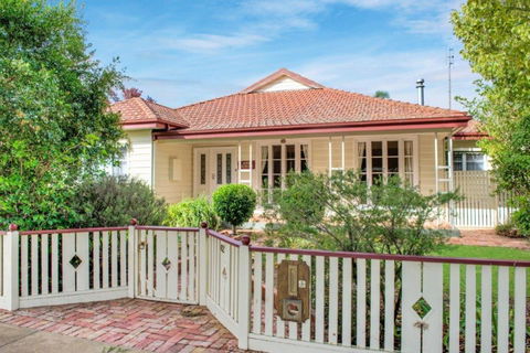 Ayr House - Echuca Holiday Homes - Darwin Holiday 0