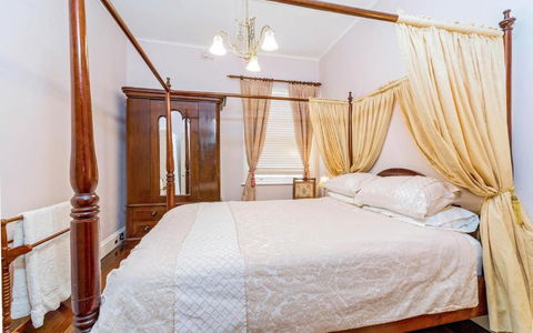 Azile 1875 Heritage Victorian Duplex - Darwin Holiday 4