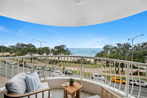 Athena By The Sea Luxurious Beachfront Retreat - CoastHM - Darwin Holiday 0