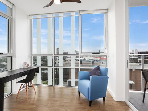As The Sun Sets - Modern And Spacious 2BR Zetland Apartment Facing The Setting Sun - Darwin Holiday 3