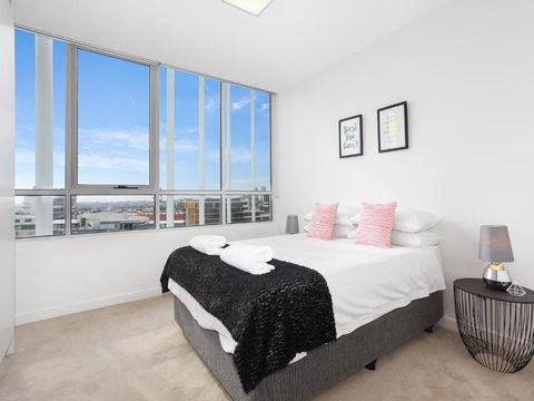 As The Sun Sets - Modern And Spacious 2BR Zetland Apartment Facing The Setting Sun - Darwin Holiday 4