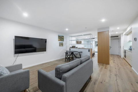 Architectural Delight On Lonsdale - Darwin Holiday 2