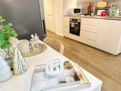 AUS 3415 - 2BR Luxurious Suite FREE PARKING Near Yarra River And Crown - Darwin Holiday 4