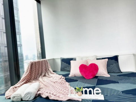 AUS 3415 - 2BR Luxurious Suite FREE PARKING Near Yarra River And Crown - Darwin Holiday 3