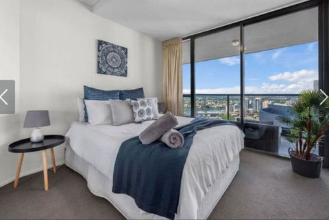 AU1 - Aurora Skyscraper CBD For Business Or Pleasure - Darwin Holiday 3