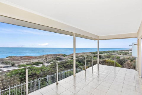 Avaya Sellicks Beachfront Getaway- Wifi - Darwin Holiday 1