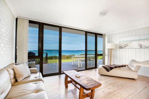 Azure Absolute Beachfront I Pet Friendly - Darwin Holiday 1