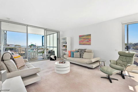Azure Bliss Luxe With Water Views Walk To Beach - Darwin Holiday 3