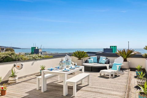 Azure Bliss Luxe With Water Views Walk To Beach - Darwin Holiday 1