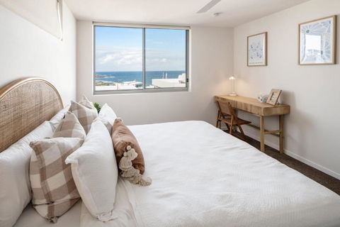 Azure Oceanside Apartment At Kings Beach - Darwin Holiday 2