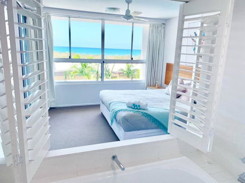 Azure Sea, Oceanviews, Wifi, 2 Pools + Gym - Darwin Holiday 0