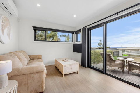 Azure Studio - Ocean Glimpses - 3 Mins Walk To Beach - Darwin Holiday 1