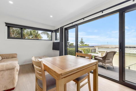 Azure Studio - Ocean Glimpses - 3 Mins Walk To Beach - Darwin Holiday 4