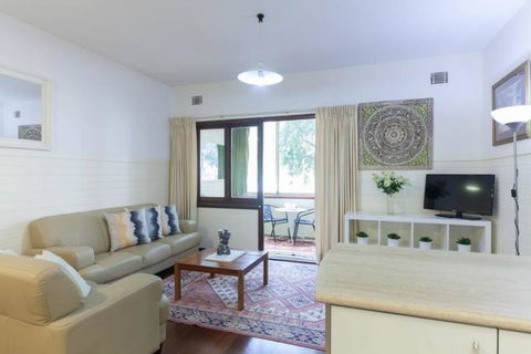 B2 Crawley Apartment 1 BRM & Sleepout Near UWA - Darwin Holiday 3