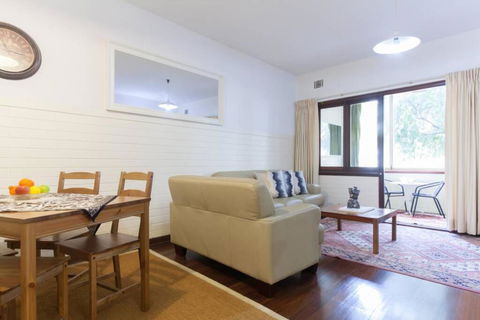B2 Crawley Apartment 1 BRM & Sleepout Near UWA - Darwin Holiday 1
