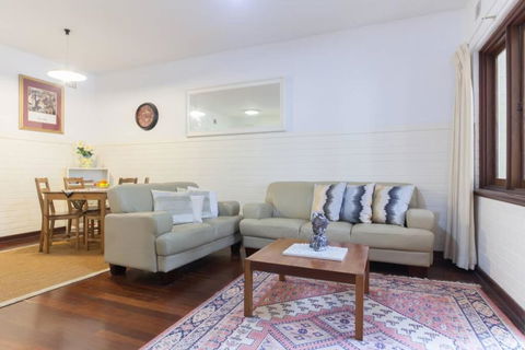 B2 Crawley Apartment 1 BRM & Sleepout Near UWA - Darwin Holiday 0