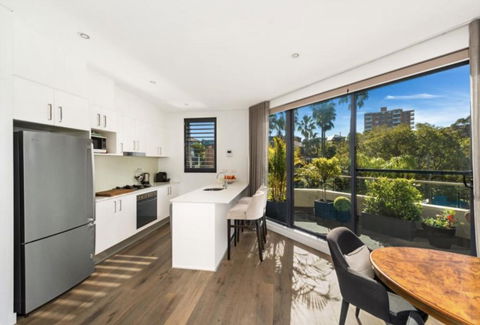 B312S - Luxury Waverton Apartment - Darwin Holiday 1