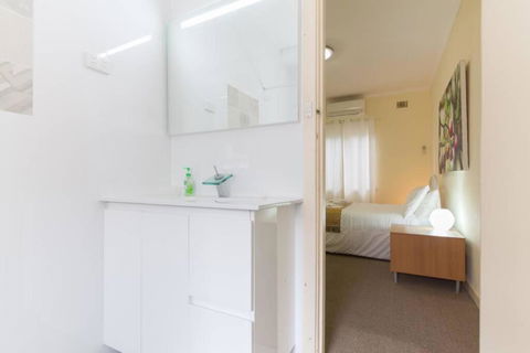 B5 Crawley Apartment 1 BRM & Sleepout Near UWA - Darwin Holiday 2