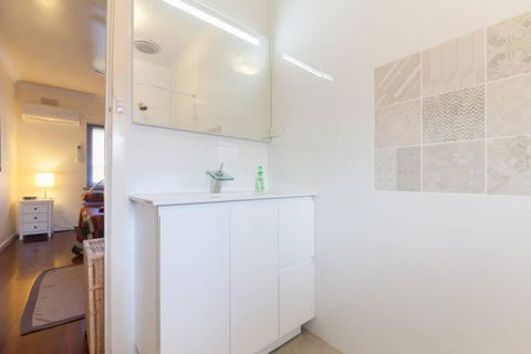 B7 Crawley Apartment 1 BRM & Sleepout Near UWA - Darwin Holiday 0