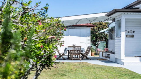 Bangalow Beach House - Ettalong - Darwin Holiday 1