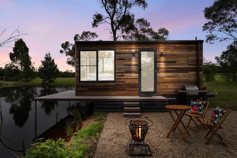 Banksia -designer Tiny Home W Stunning Dam Views - Darwin Holiday 0