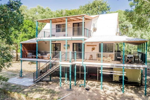 Banksia House - On Main Beach, Agnes Water - Darwin Holiday 2