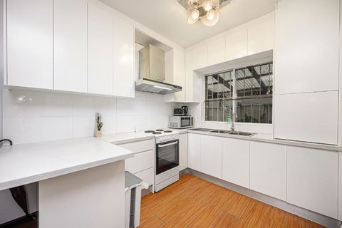 Bankstown Next To Westfield! Lovely 3 Br Townhouse - Darwin Holiday 4