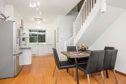 Bankstown Next To Westfield! Lovely 3 Br Townhouse - Darwin Holiday 1