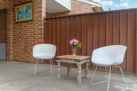 Bankstown Next To Westfield! Lovely 3 Br Townhouse - Darwin Holiday 3