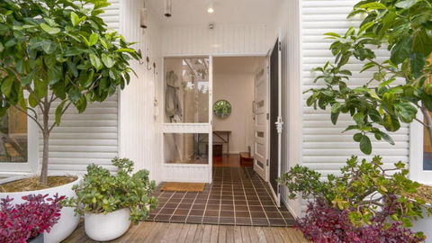 Banyalla - Stunning Coastal Beach House - Darwin Holiday 1