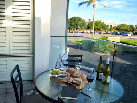 Barefoot 7 Fabulous Fingal Bay - Darwin Holiday 1