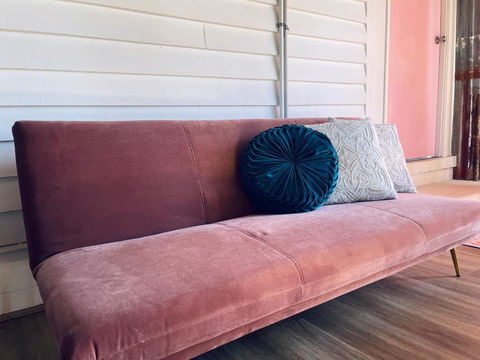 Barn Cottage Granite Belt Tiny Town Stay - Darwin Holiday 3