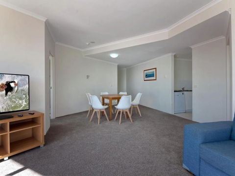 Barrington, 707/35-45 Shoal Bay Road - Darwin Holiday 4