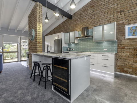 Bay Parklands 4, 2 Gowrie Avenue - Pool & Tennis Court - Darwin Holiday 0