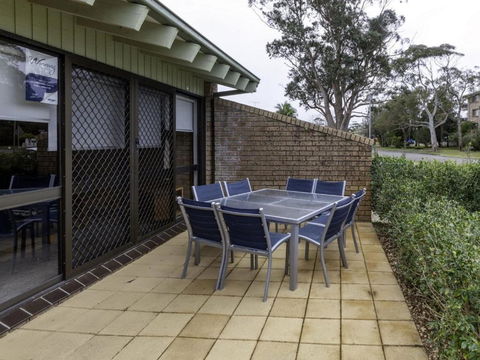Bay Parklands 4, 2 Gowrie Avenue - Pool & Tennis Court - Darwin Holiday 2