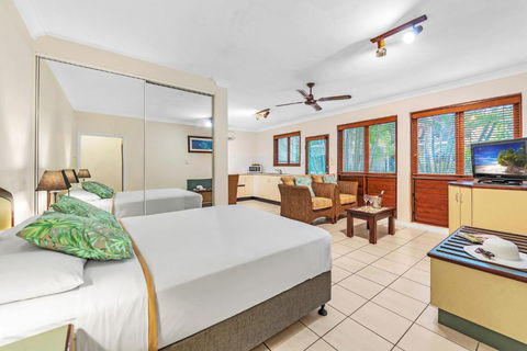 Bay Village Tropical Retreat & Apartments - Darwin Holiday 2