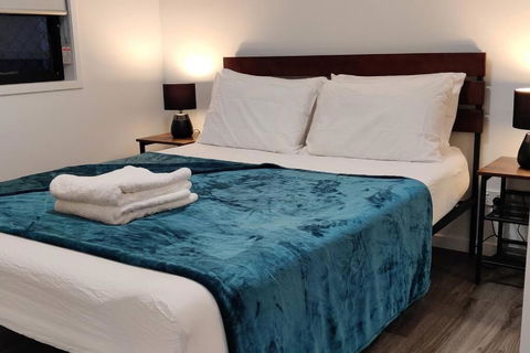 BAYWATER RETREAT- WALK TO WATER - QUIET STREET - CENTRAL TO BRISBANE CITY GOLD COAST AND SUNSHINE COASt! - Darwin Holiday 3