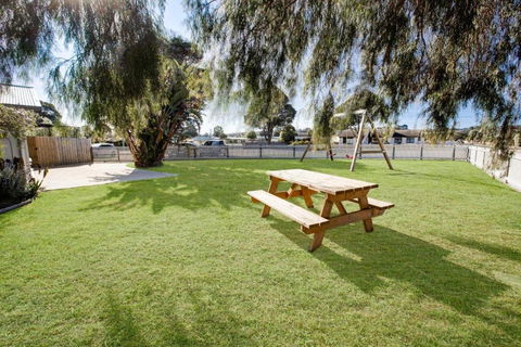 Beach And Lakes Cottage B - Darwin Holiday 3