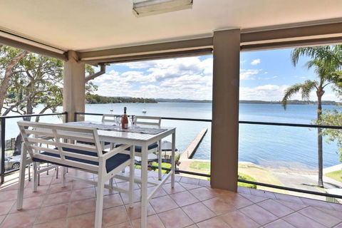 Baywatch Waterfront Lake Retreat With Private Jetty At Silverwater Lake Macqaurie - Darwin Holiday 3