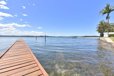 Baywatch Waterfront Lake Retreat With Private Jetty At Silverwater Lake Macqaurie - Darwin Holiday 0