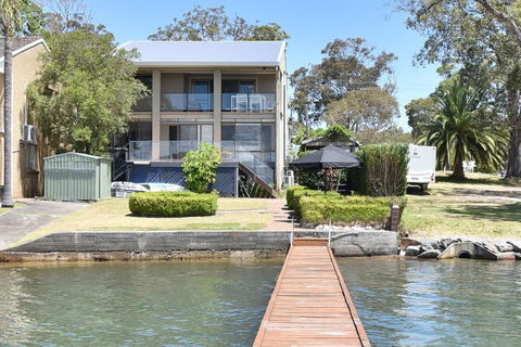 Baywatch Waterfront Lake Retreat With Private Jetty At Silverwater Lake Macqaurie - Darwin Holiday 2