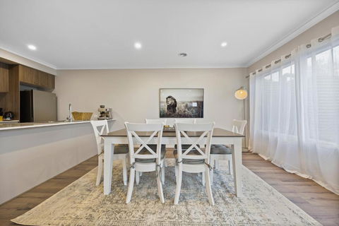 Ballarat Modern Oasis, Stylish 3 Bedroom 2 Bathroom Retreat, Newly Build, New Appliances, Beds And Furniture, Walking Distance To Shopping Mall - Darwin Holiday 4